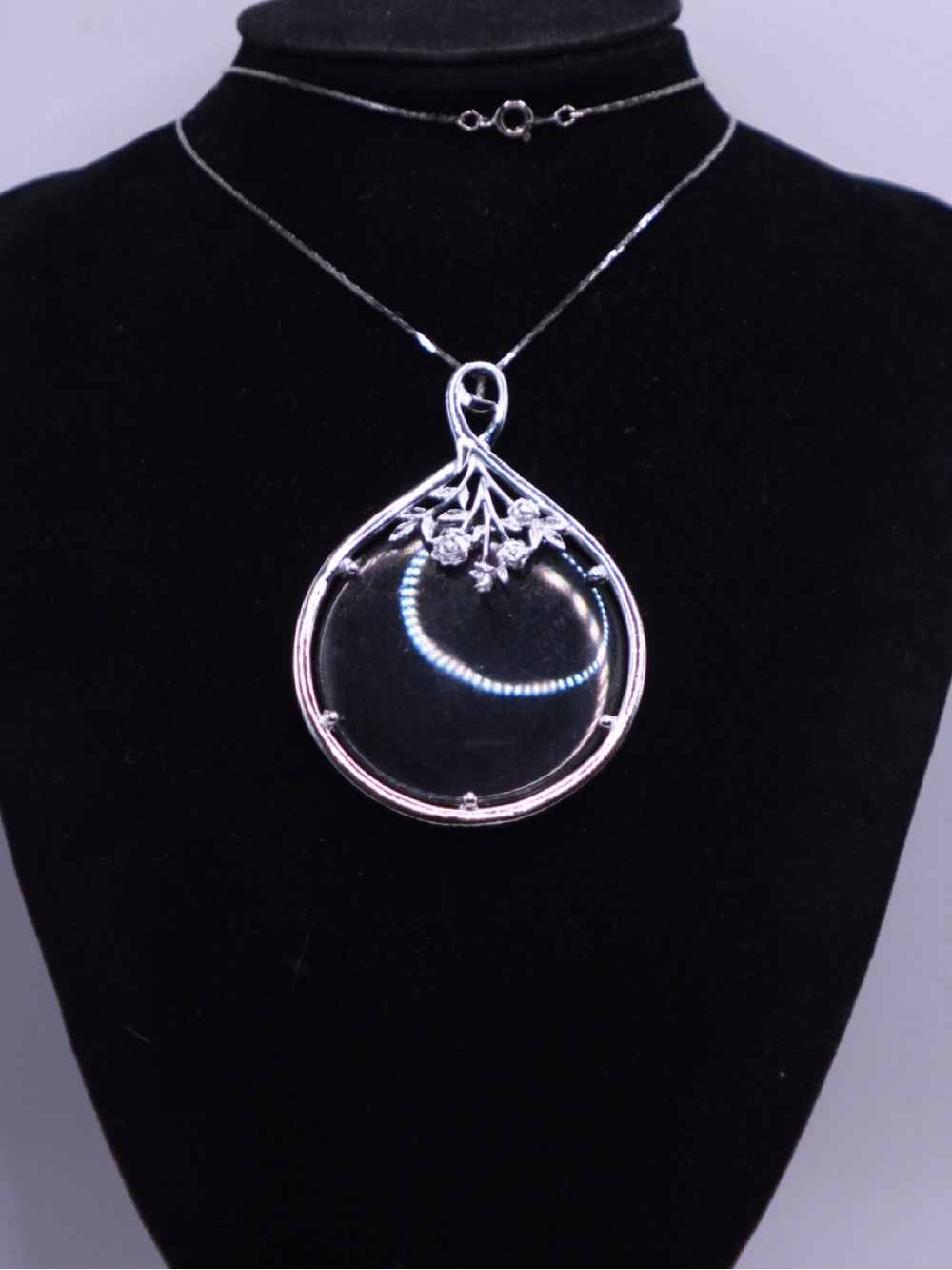 Vintage Silver tone Floral Frame acrylic magnifying Lense Necklace 30”